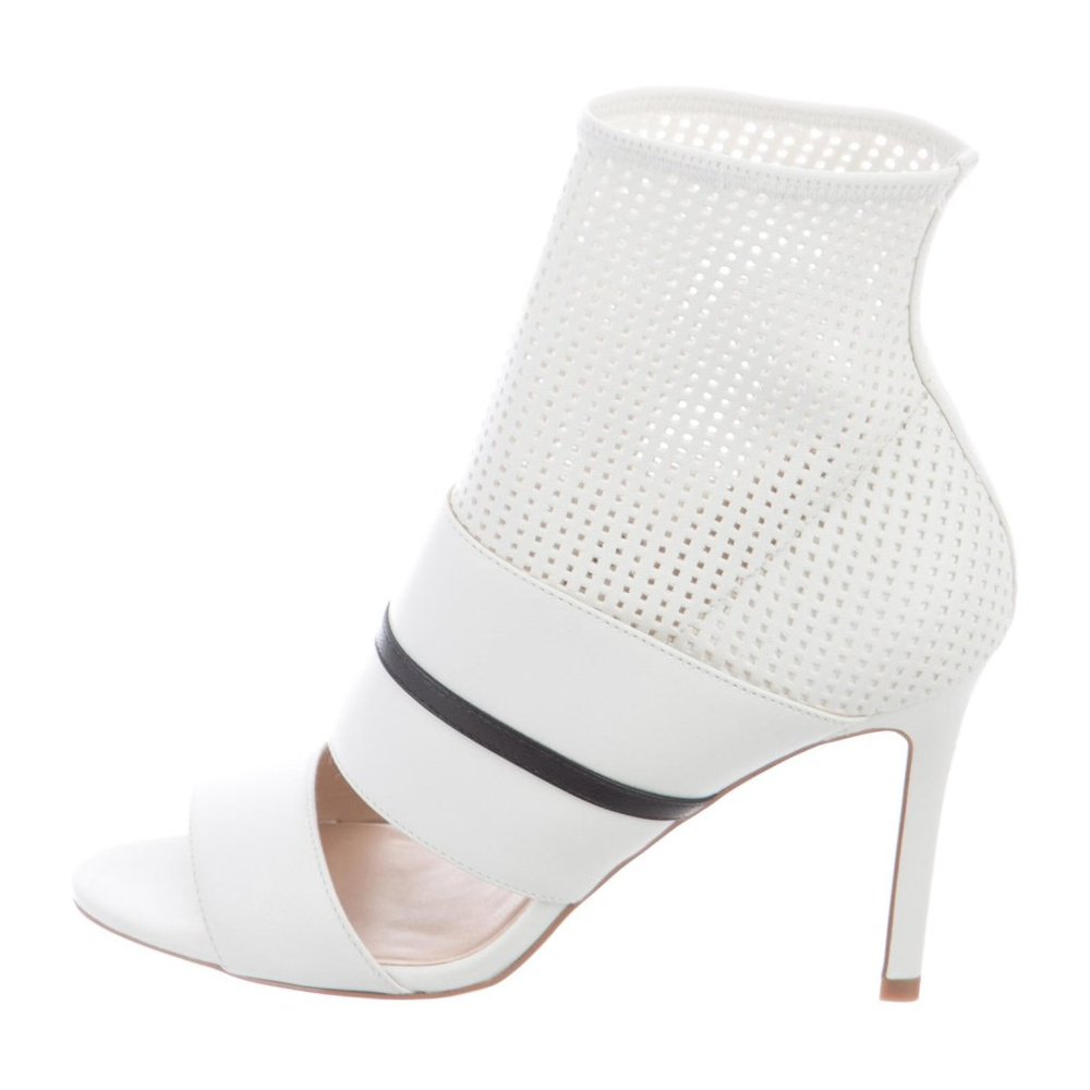 RARE ~ HOST PICK~ RUTHIE DAVIS Leather Sandals 7 37 WHITE PERFORATED